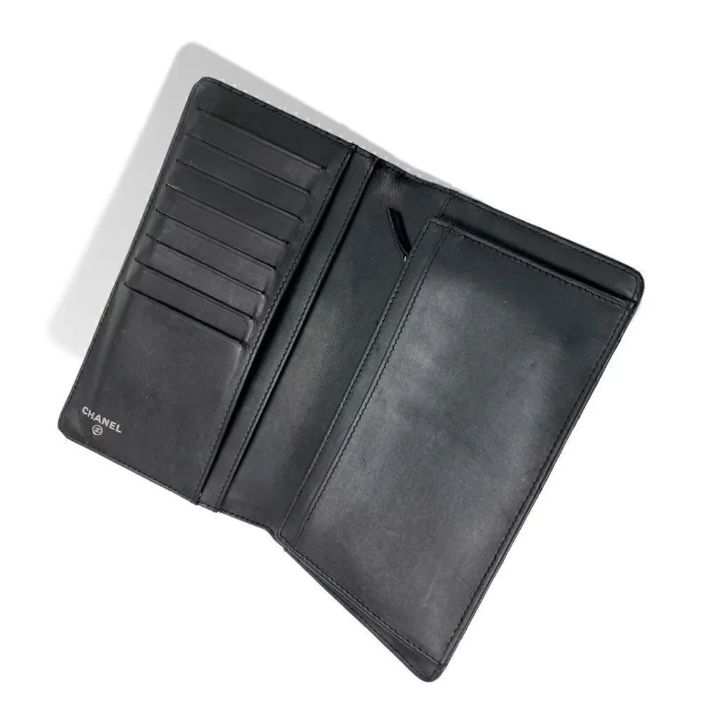 Chanel CC Yen Wallet in Quilted Patent Leather